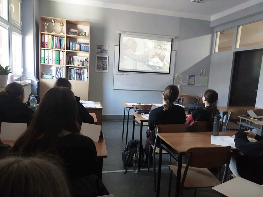 ef42c43d-30d1-4359-9755-c1230ae339c9