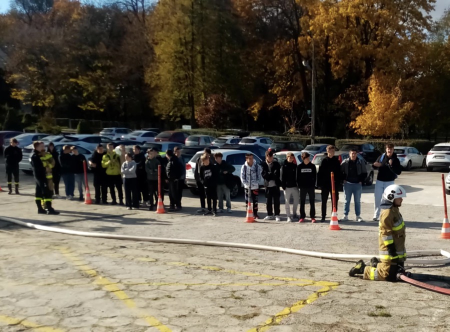 9c8785a1-fb14-4eab-9035-2cd335db1ca5